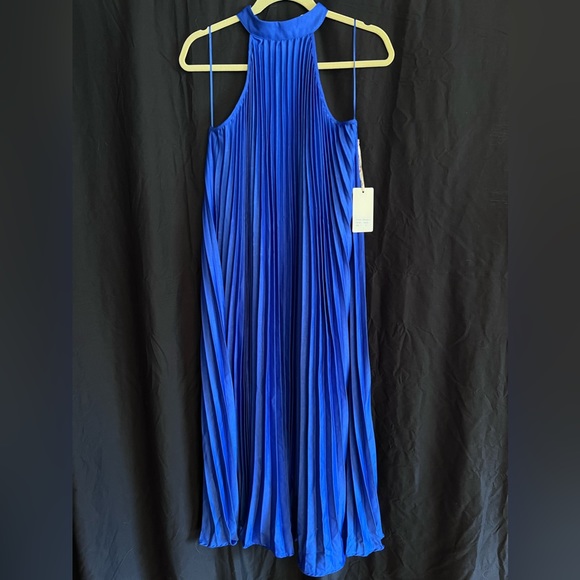 Rosevelvet Dresses & Skirts - NWT Rosevelvet vibrant royal blue pleated satiny halter neck midi dress sz Large
